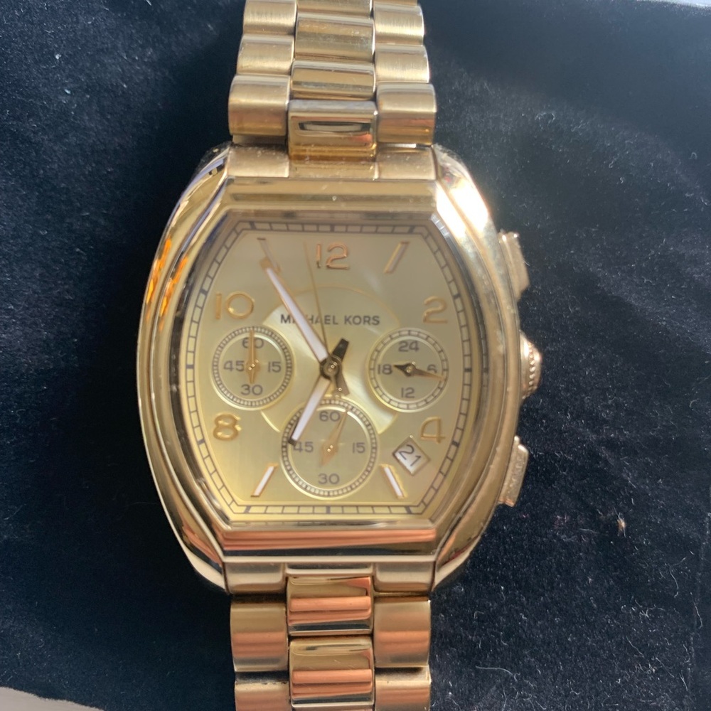 Beautiful Micheal Kors Gold Watch Needs Battery